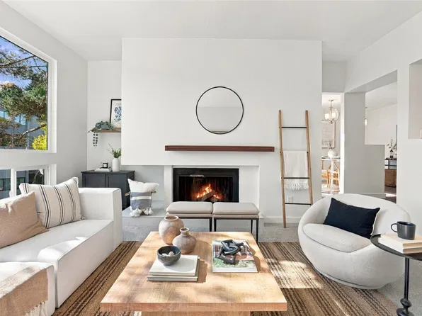 2500 W Manor Place #318, Seattle, WA 98199