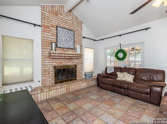 5th image of 7922 Creek Trail St