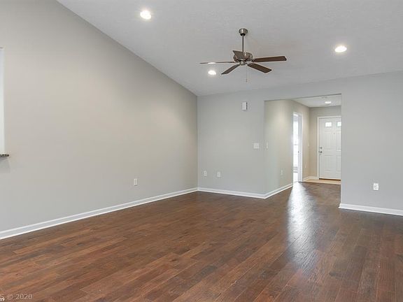4th image of 2215 Giles Dr SE
