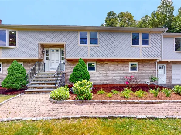 14 Tournament Rd, Natick, MA 01760