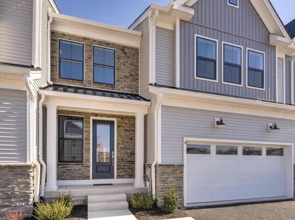 4 Tradesville Dr, Doylestown, PA 18901