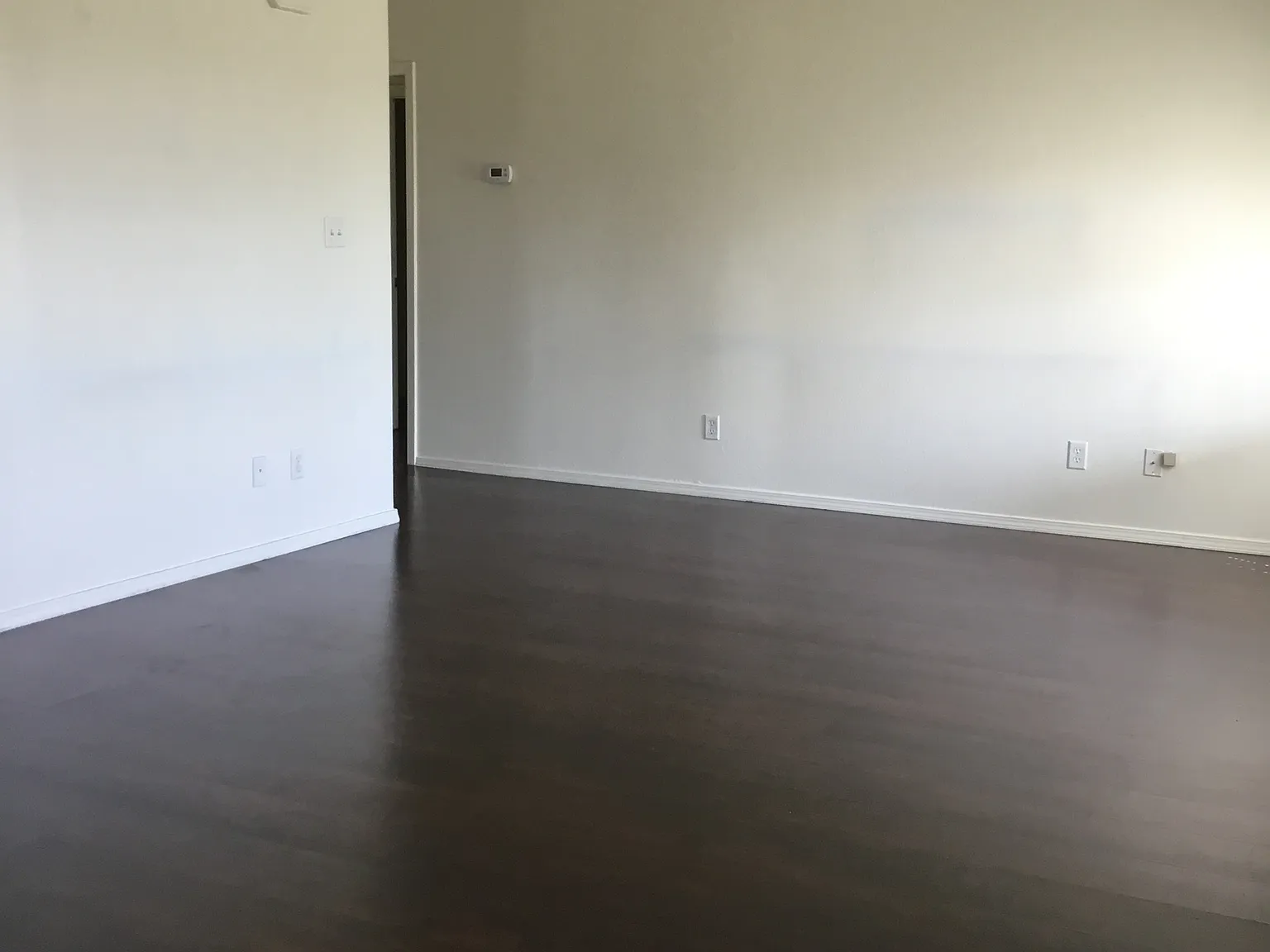 3 bed, 2.0 bath, 1843 sqft, $1,400 — Photo 2