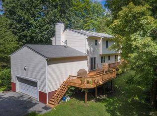 262 Lakeshore Dr, Pleasant Valley, NY 12569