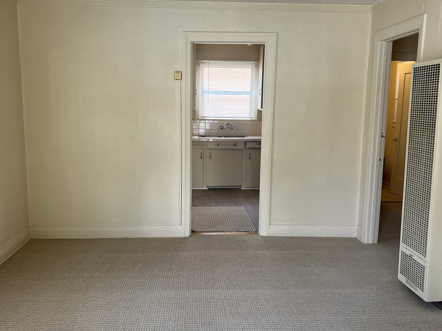 2 bed, 1074 sqft, $2,200 — Photo 3