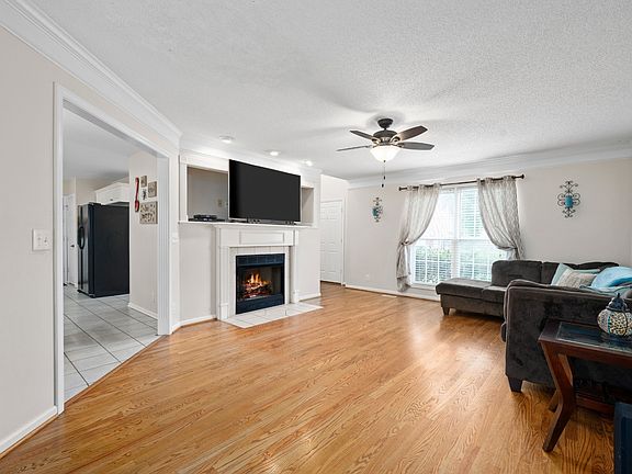 2nd image of 1876 Darlington Dr