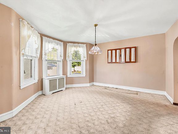 5th image of 112 Ardmore Ave
