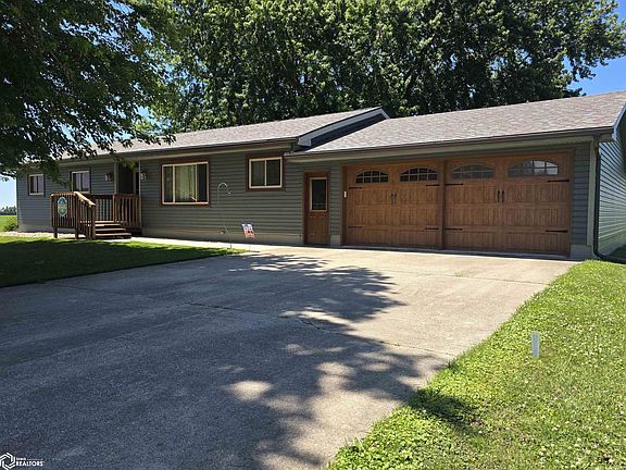 3rd image of 202 Evergreen Ln