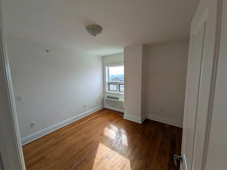 809-815 22nd St #905 — Photo 17