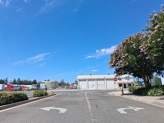 5th image of 1450 Battlement Dr