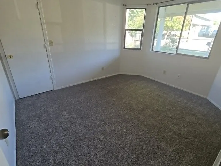 1120 Safford St — Photo 10