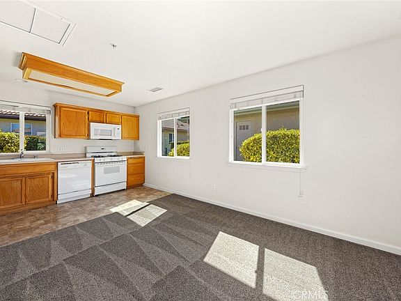 3rd image of 551 N Ferrocarril Rd