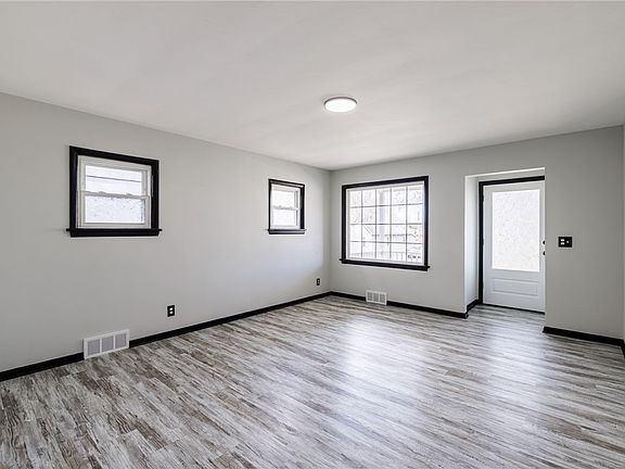 3rd image of 1563 Norton St