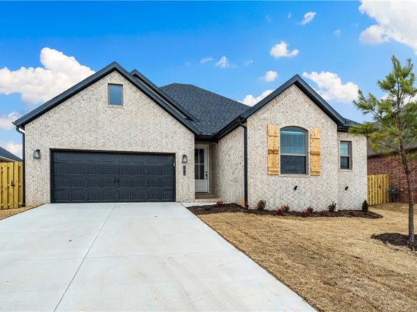 1910 Edwards St, Pea Ridge, AR 72751