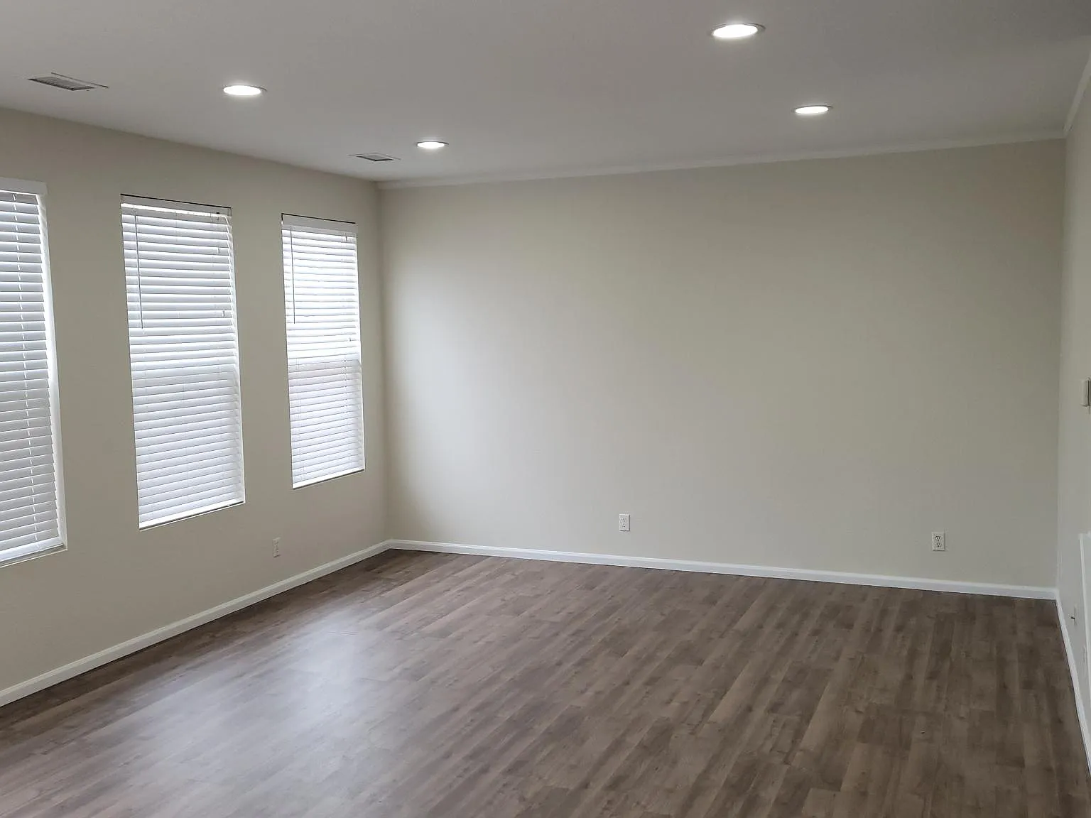 5583 Jasper St — Photo 3