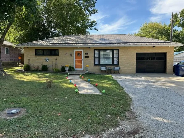 211 Bayard St, Paris, IL 61944