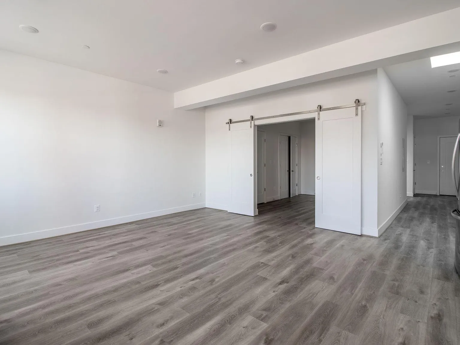 1 bed, 868 sqft, $1,890 — Photo 3