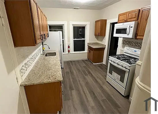 193 Cottage St #2 — Photo 5