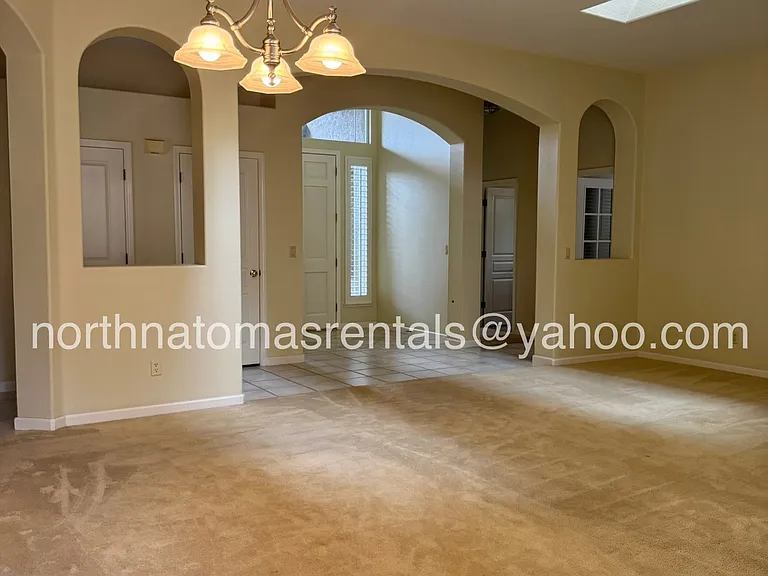 3949 Moraga Dr — Photo 5