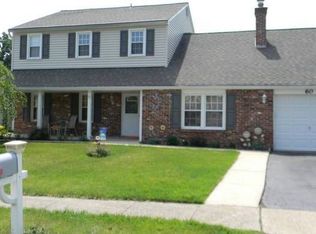 60 Tanglewood Dr, Langhorne, PA 19047