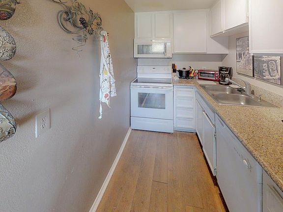 4th image of 470 N Villa Ct Unit 216