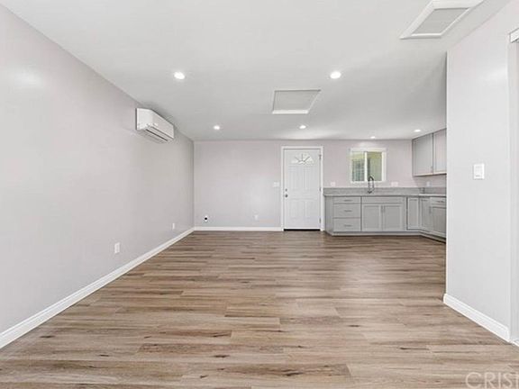 5th image of 20617 Wyandotte St