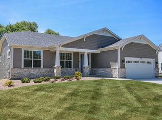10 Arbor Ridge Dr, Delavan, WI 53115