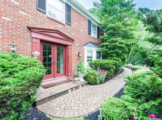 21 Northcote Dr, Melville, NY 11747
