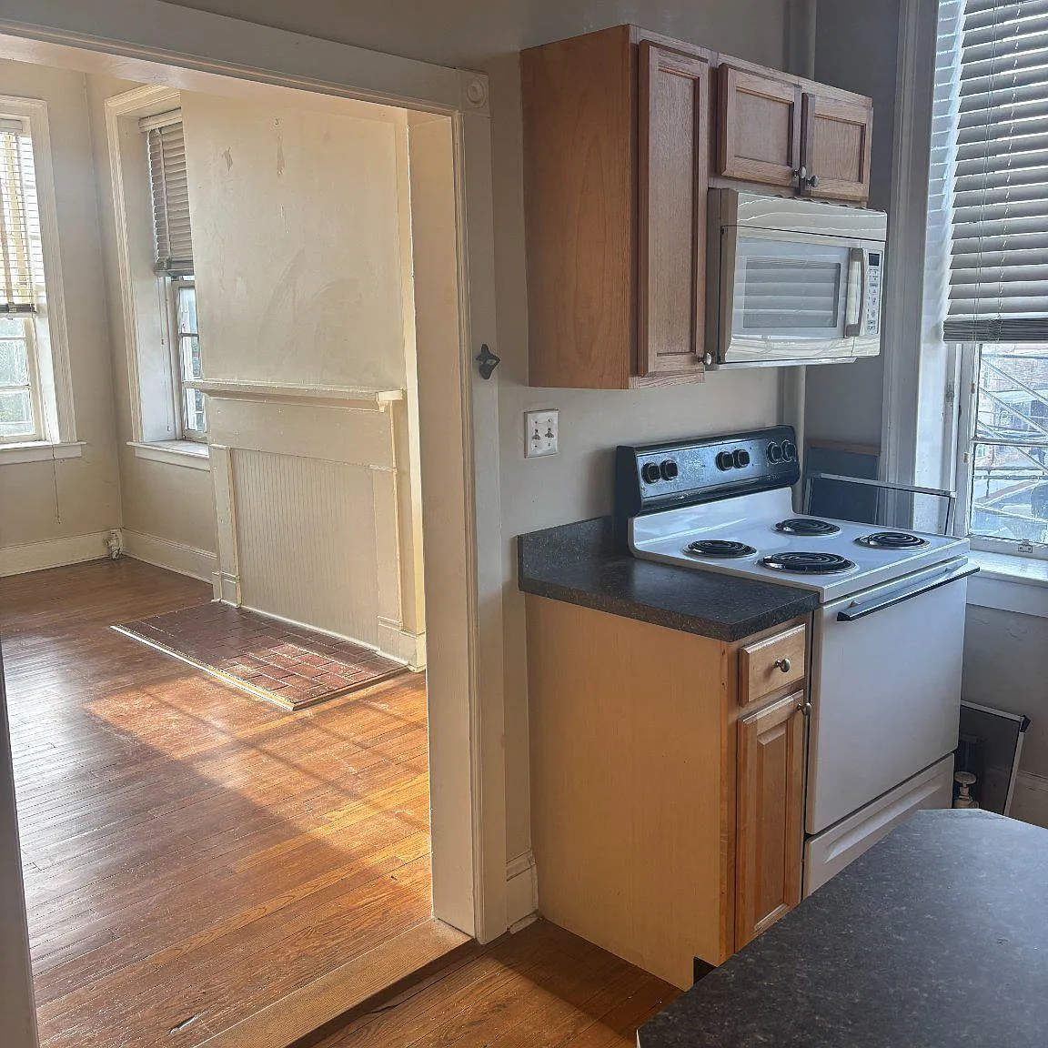 2 bed, 1.0 bath, 1000 sqft, $1,500 — Photo 2