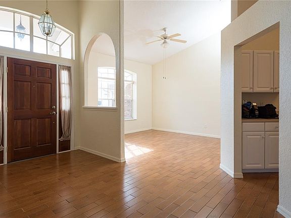 3rd image of 412 Wilmington Cir