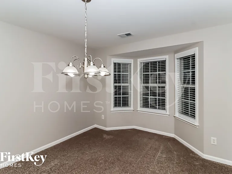 312 Edgemore Ct — Photo 6