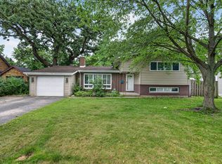 145 Dole Ave, Crystal Lake, IL 60014