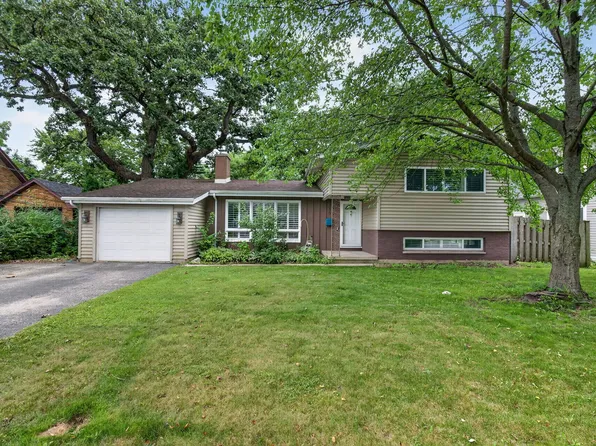 145 Dole Ave, Crystal Lake, IL 60014