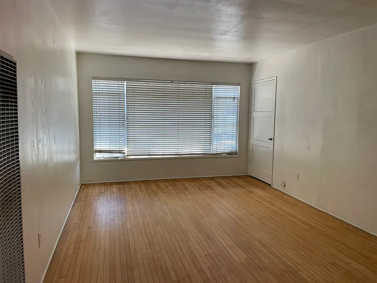15 Cerritos Ave — Photo 7