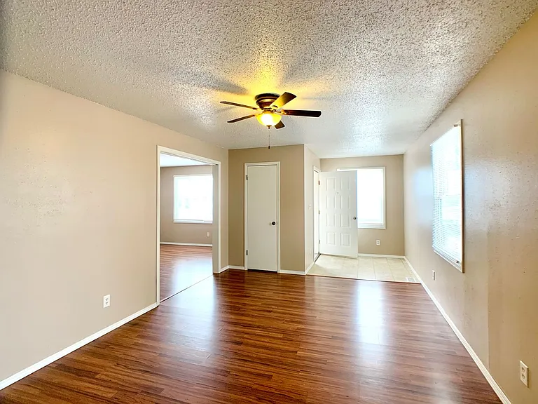 717 S 13th Ave — Photo 13