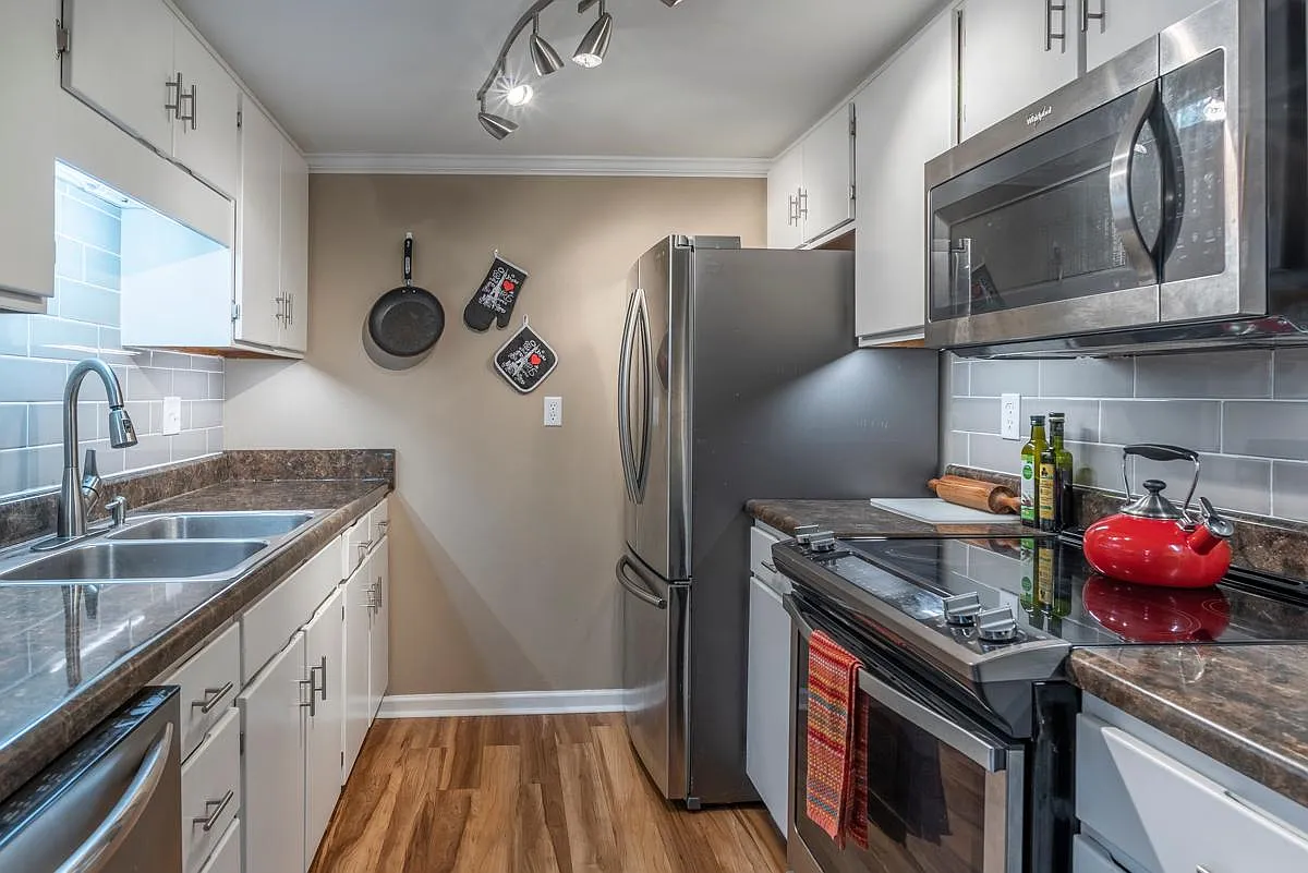 2 bed, 1028 sqft, $1,600 — Photo 4