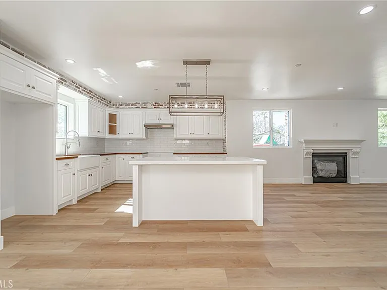 13128 Putnam St — Photo 10