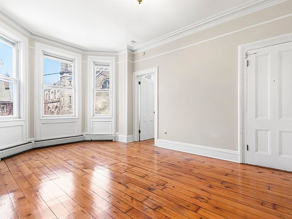3rd image of 292 Pacific Ave Floor 2