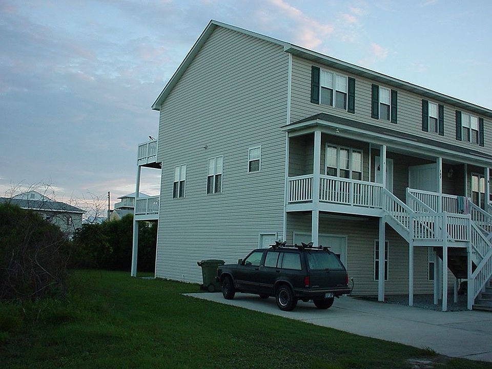 121A Dunes Ct. Front View