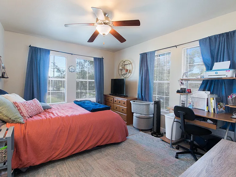 921 SW Depot Ave #212 — Photo 9