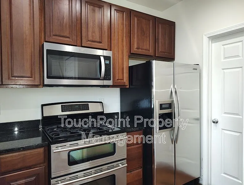 3 bed, 2.5 bath, 1840 sqft, $2,790 — Photo 3