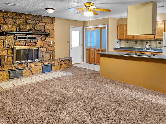 3rd image of 413 Hoover Cir