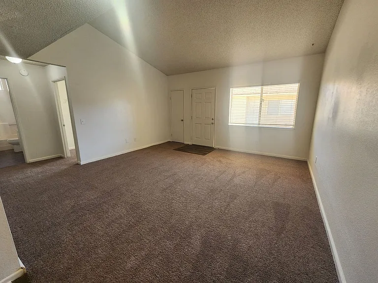 73512 Sun Valley Dr — Photo 3