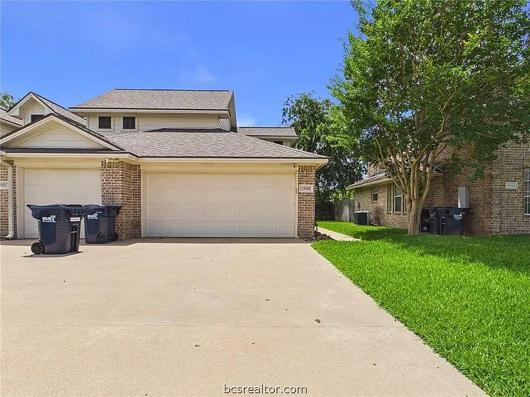 2348 Autumn Chase Loop #D — Photo 1