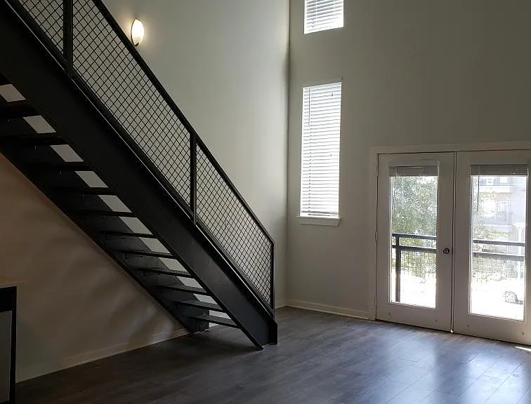 1910 Bennett Ave #14 — Photo 2