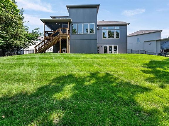 4th image of 5999 N Oak Creek Ct