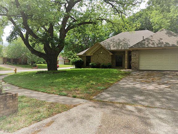 2nd image of 602 Diana Ln