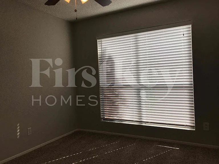 526 E Topeka Dr — Photo 12