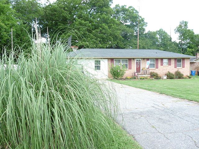 1st image of 105 Pinehurst Dr