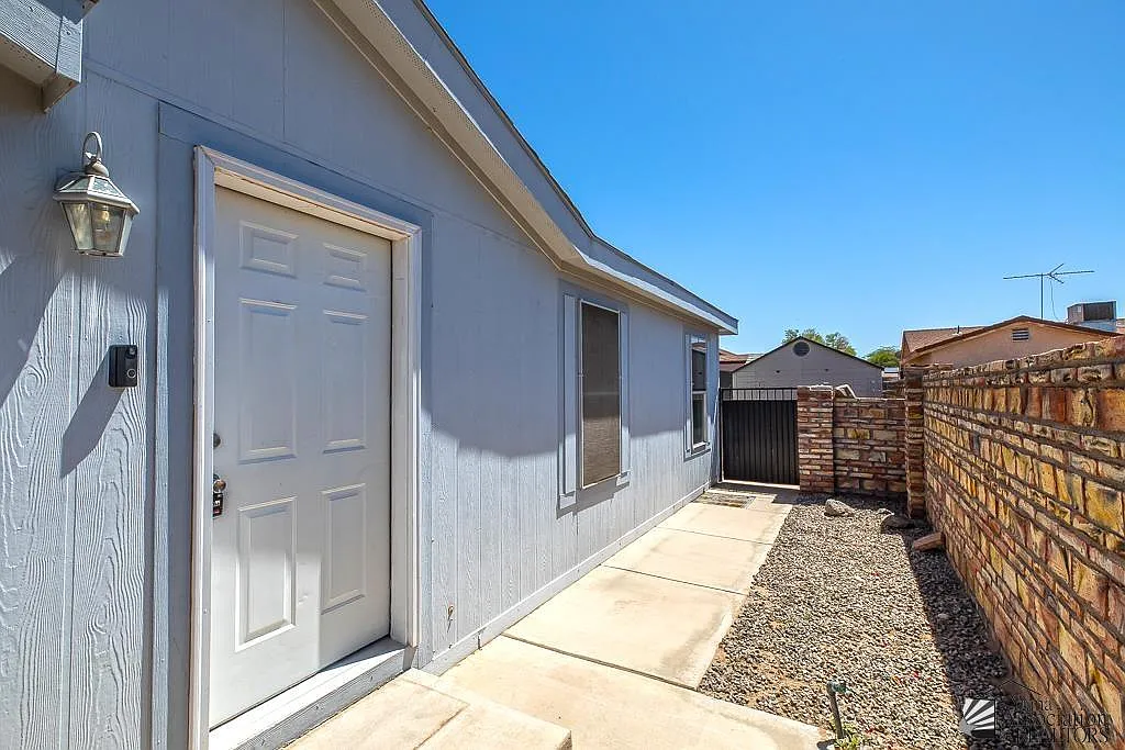 3 bed, 2.0 bath, 1540 sqft, $1,750 — Photo 2
