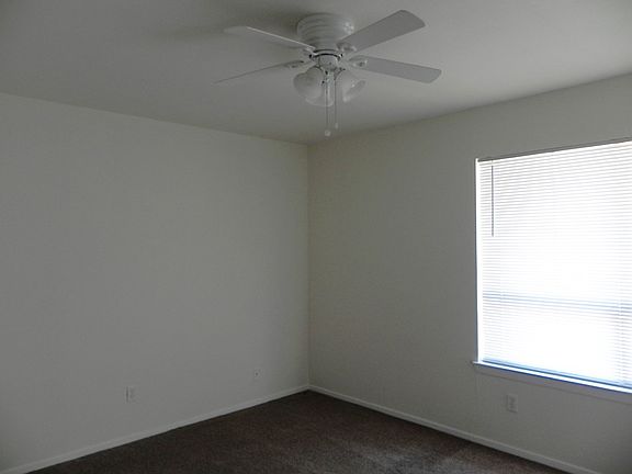 4th image of 2808 Throckmorton St APT 209